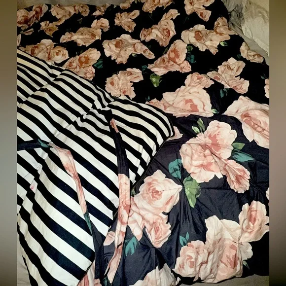 Pottery Barn Teen Emily Meritt Bed of Roses Black white stripe sleeping bag NEW - Picture 12 of 14